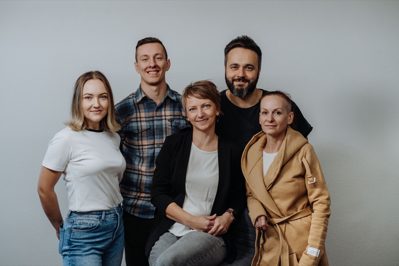 Zespół Handymade — pięcioro członków zespołu w pracowni